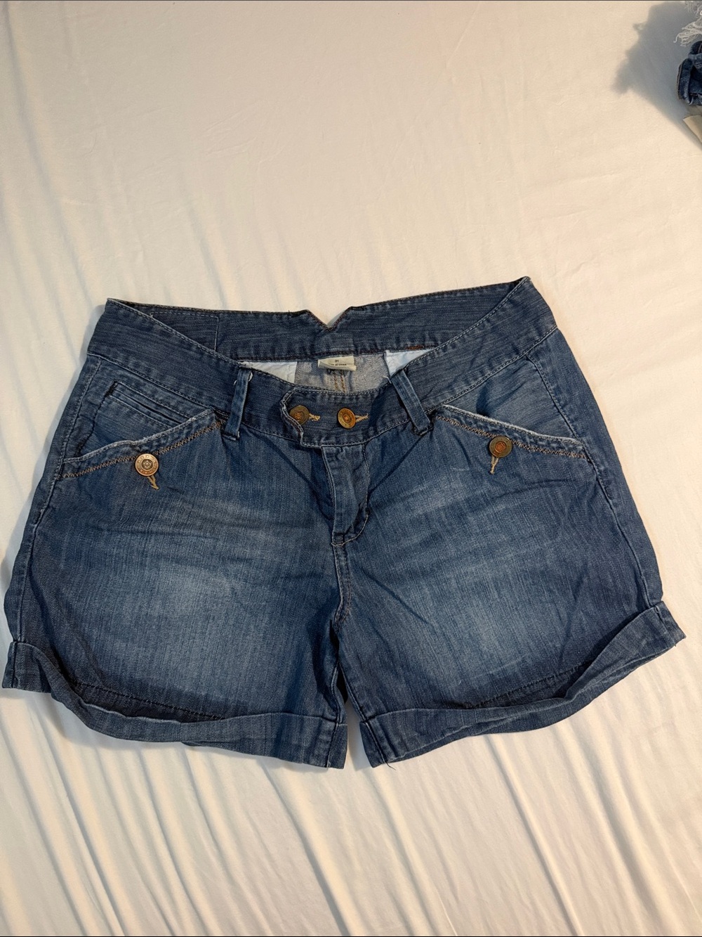 Earl Jeans Women's Denim Roll-Hem Shorts in Medium Blue